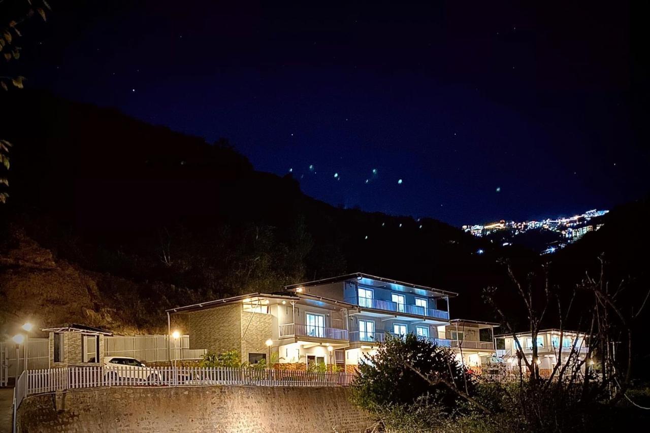 Sl Manor Hill Resort Mussoorie Extérieur photo