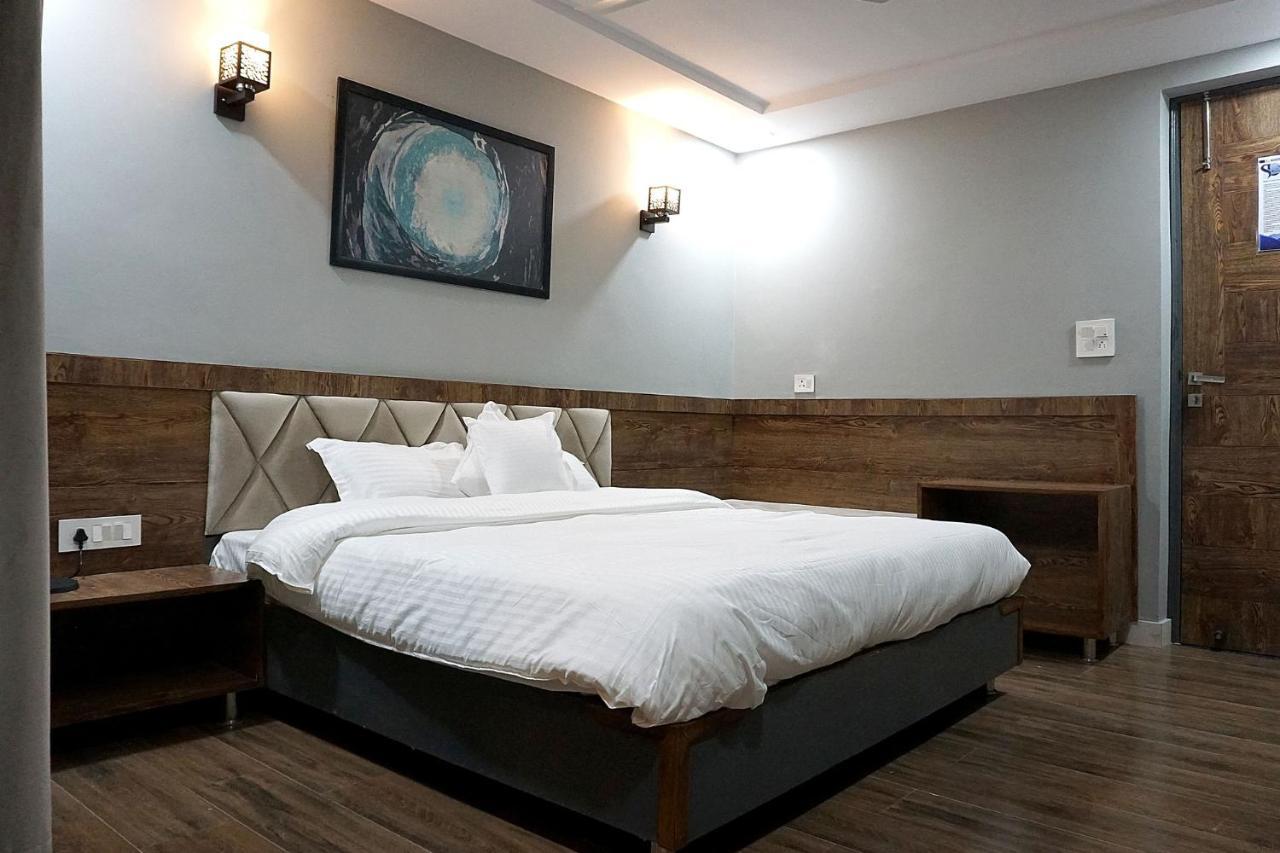 Sl Manor Hill Resort Mussoorie Extérieur photo